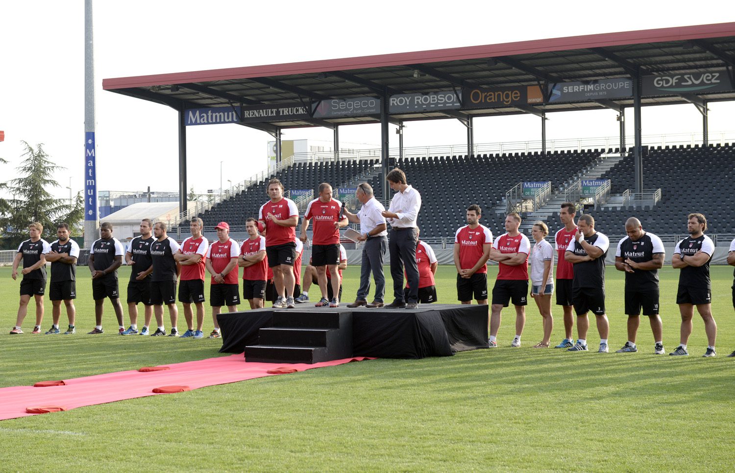 presentation equipe LOU Rugby au Matmut Stadium saison 2015/2016