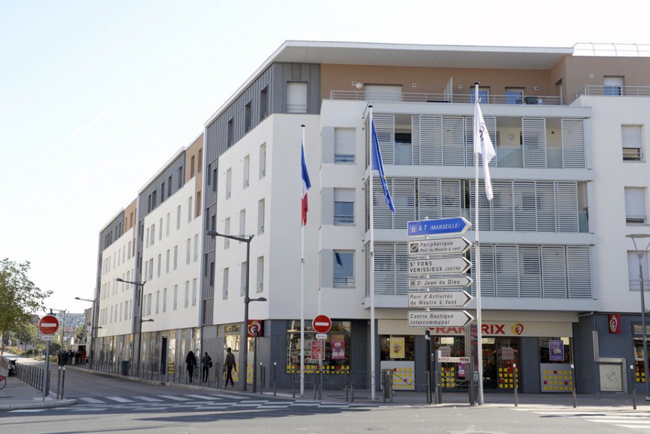 Le programme est situé à l'angle de la rue du Moulin-à-Vent et de l'avenue Henri-Barbusse