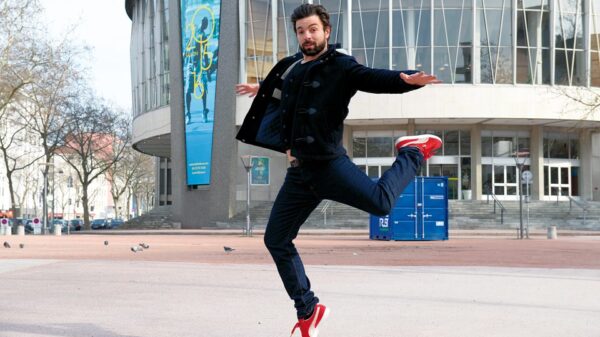Hafid Sour, danseur, devant la mMaison de la danse à Lyon 8°, le 1er mars 2016
