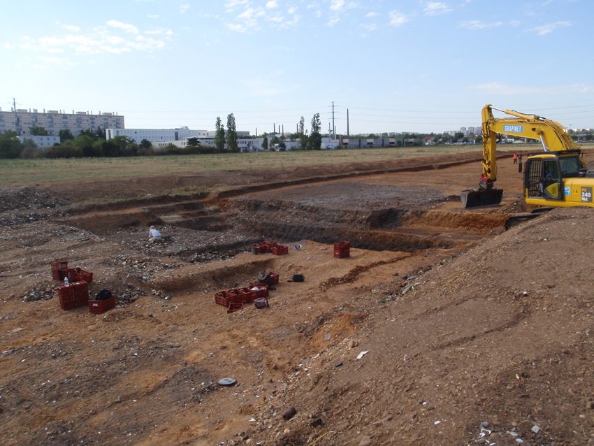 Vue générale des fouilles au Puisoz, en septembre 2015 / Crédit 