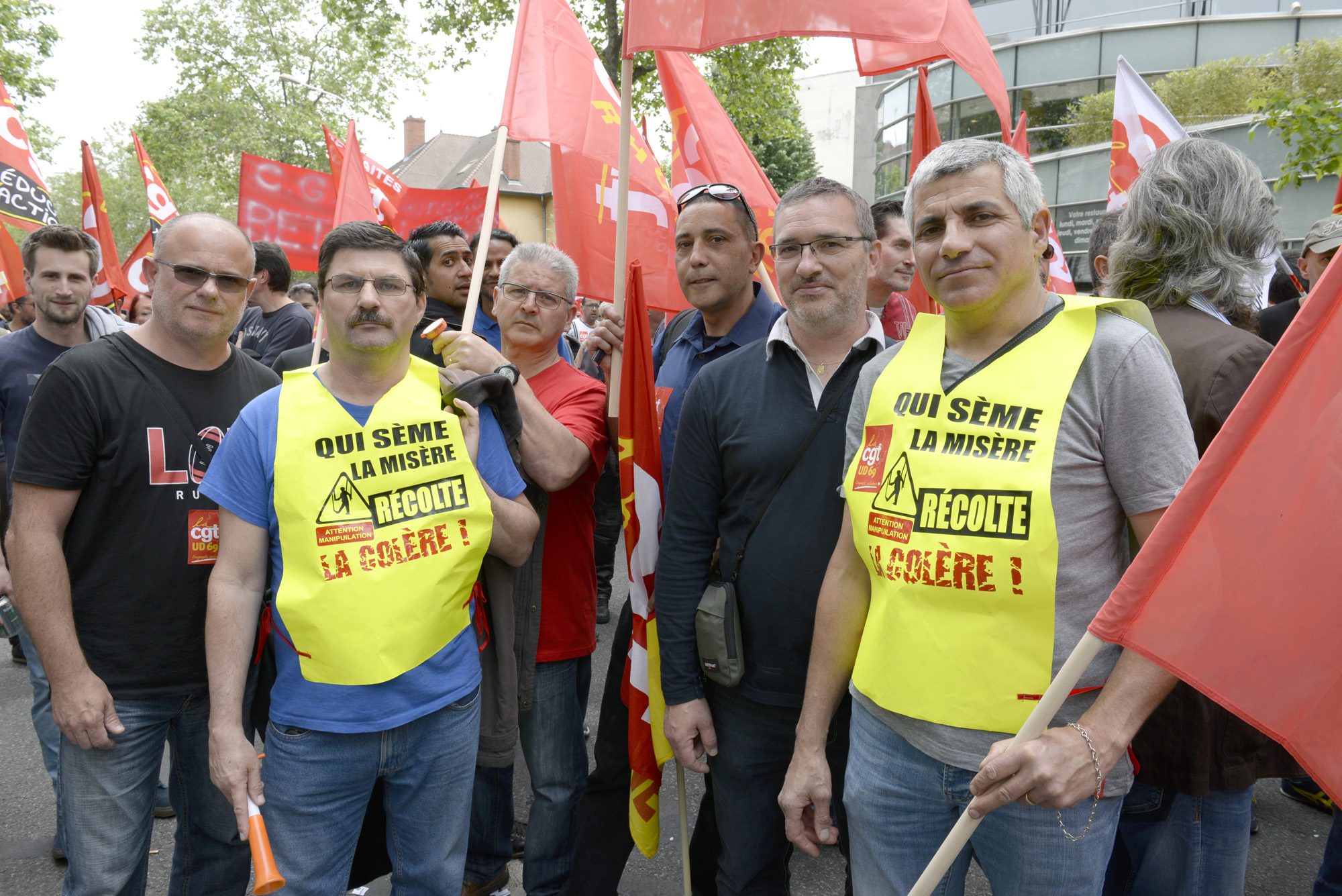 manif. contre la loi travail (El Khomeri) le 26 ami  Lyon. Manufacture  Bellecour avec incidents place du Pont Travailleurs de Sillia