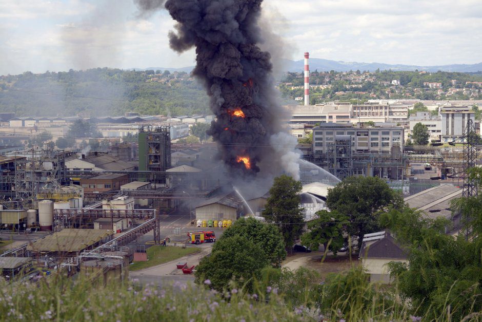 incendie chez Blue star silicones  St Fons. 28 juin 2016;