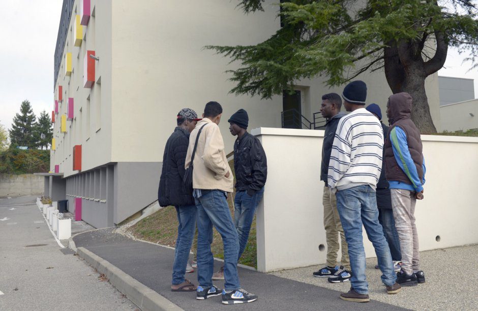 Refugis de la jungle de Calais au CAO de la Roseraie. Arrivs  Vnissieux la nuit precedante; ils sont originaires principalement du Soudan et d'Afghanistan 28 oct.2016