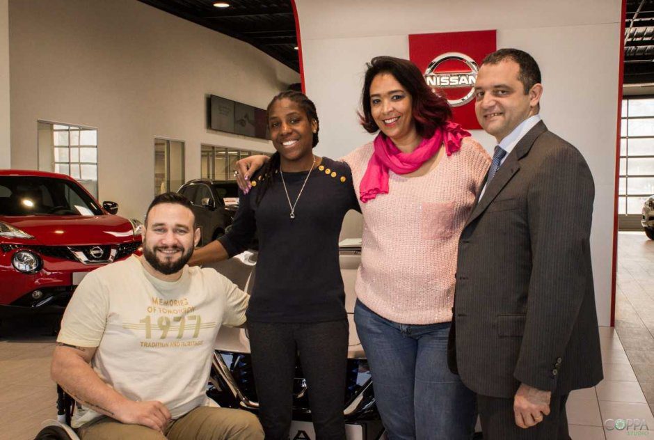 Djezia Hennaoui, fondatrice de l’association (à droite), ici entourée de Marc Dugué, ancien rugbyman, Anaëlle Angerville, championne du Monde de boxe thaï et Jean-Charles Osmandjian, directeur de la concession Nissan Lyon Sud.