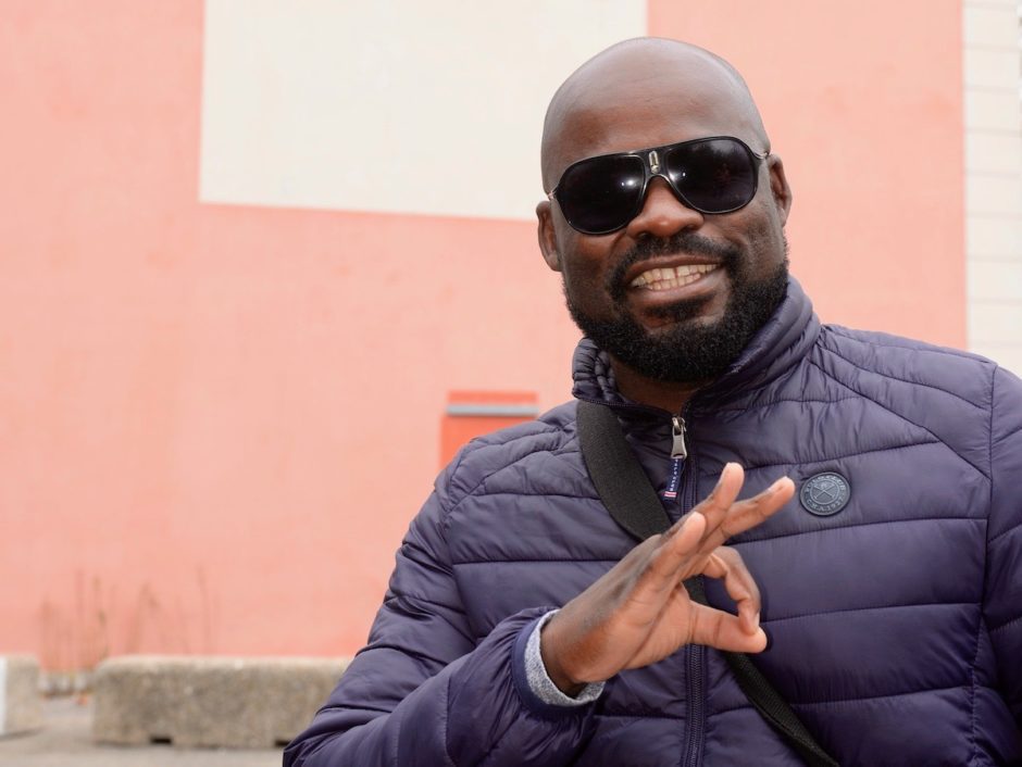 L’hommage d’Oumse Dia à la MJC de Vénissieux, lieu mythique du rap lyonnais. Photo Raphaël Bert Expressions