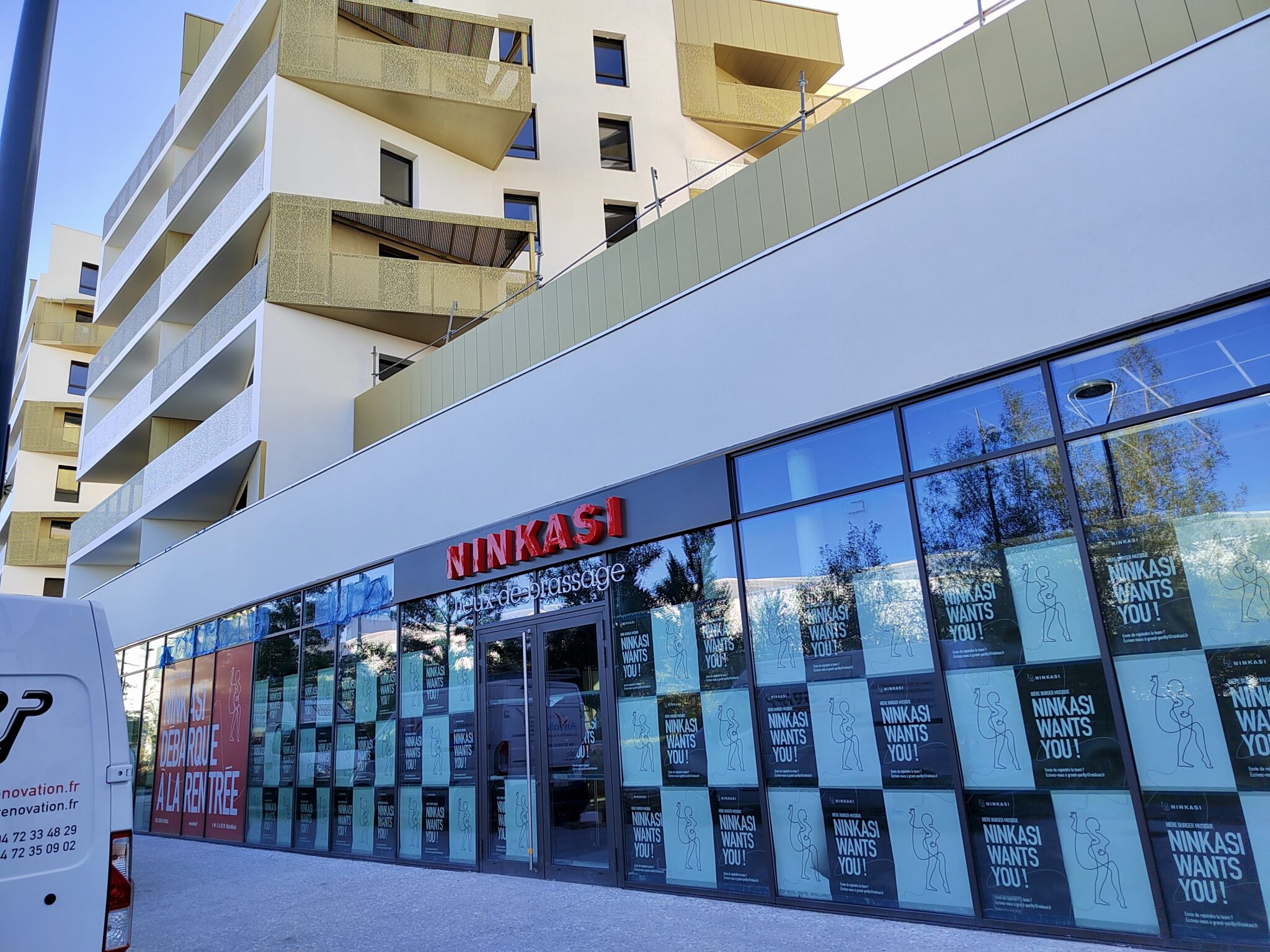 Le Ninkasi est situé côté tramway.