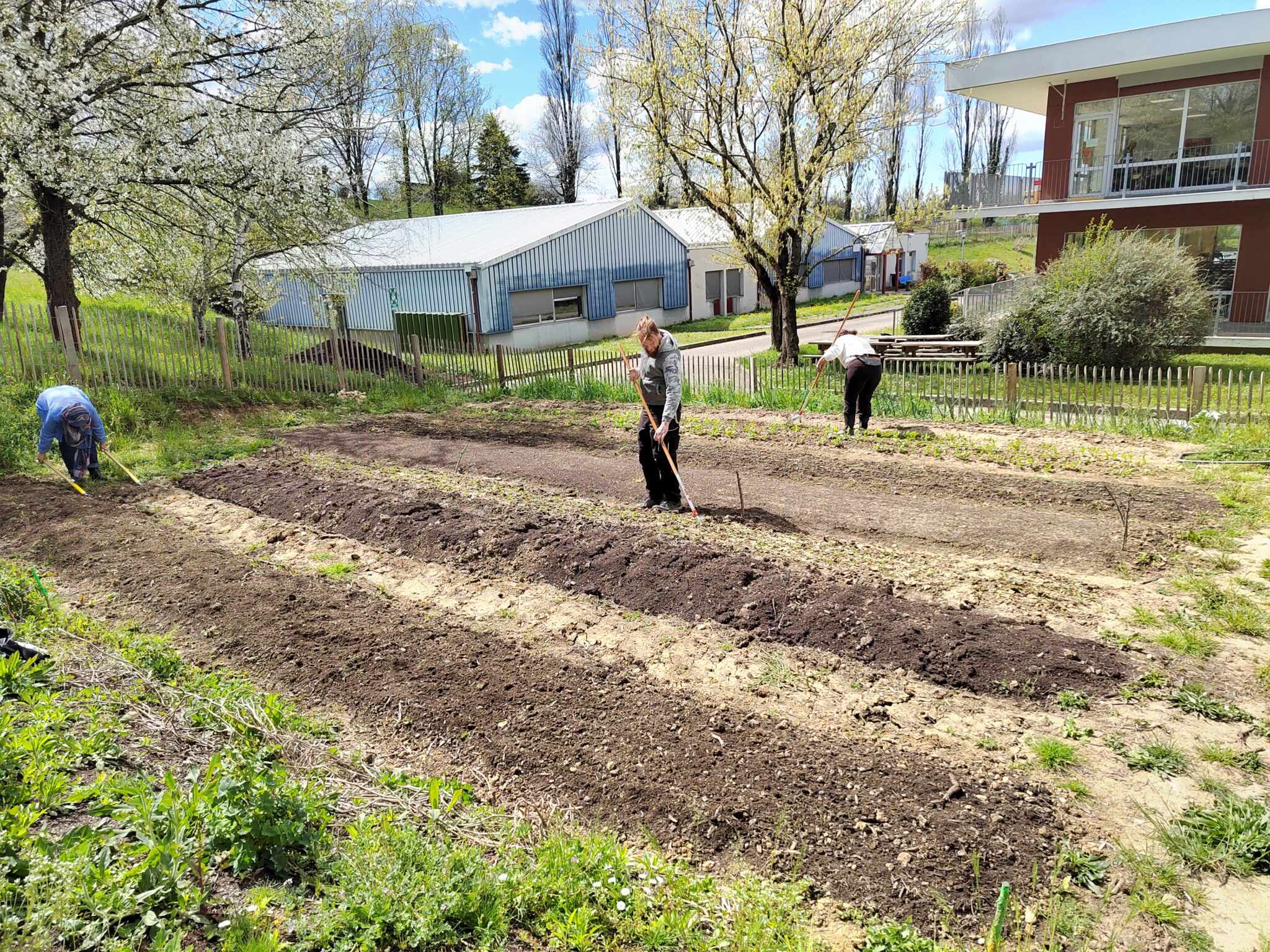 Au printemps, la préparation des sols est une étape cruciale.