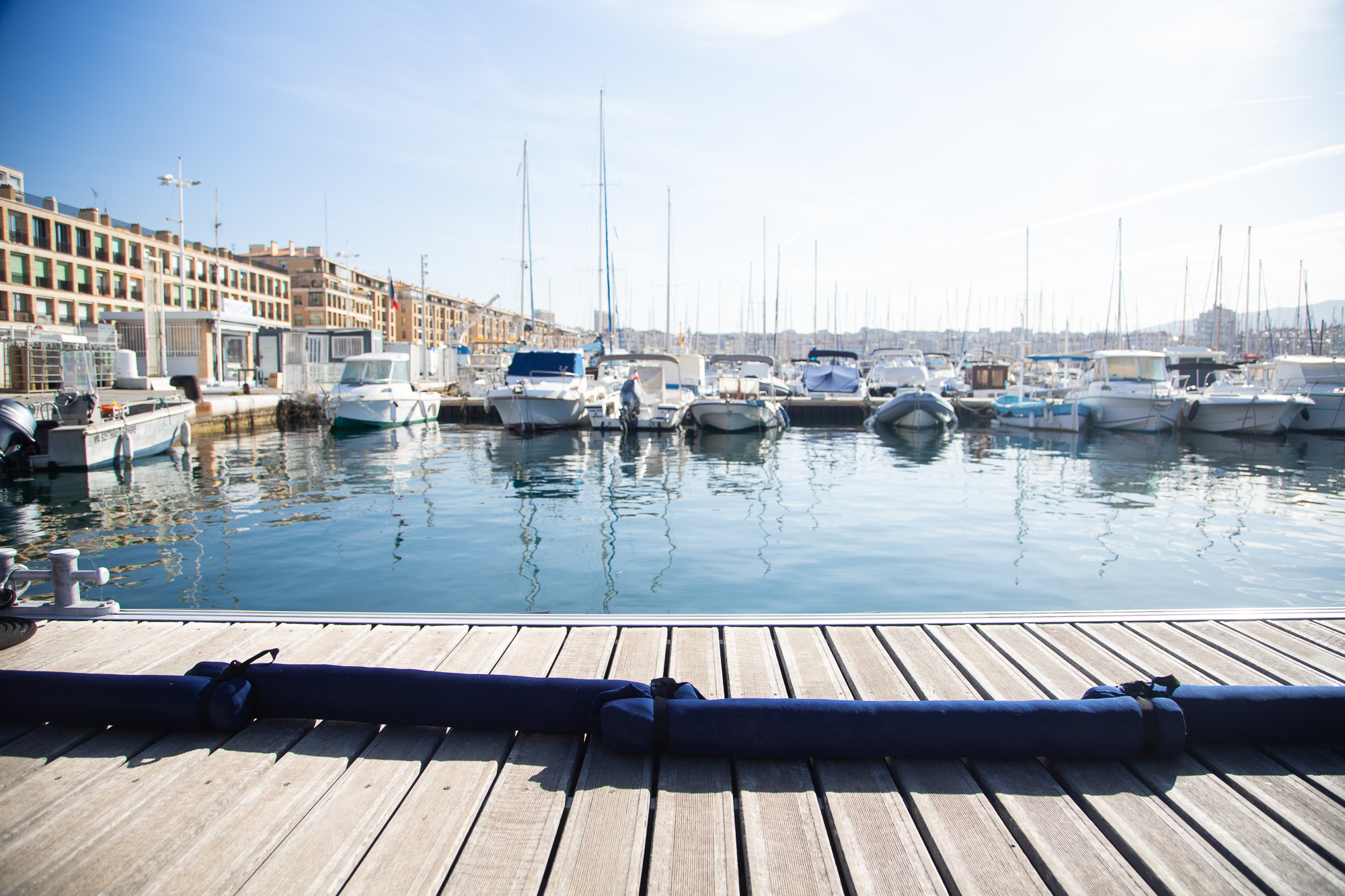 Écofhair a équipé le Vieux-Port de Marseille de boudins anti-pollution. (Photo fournie par Écofhair).