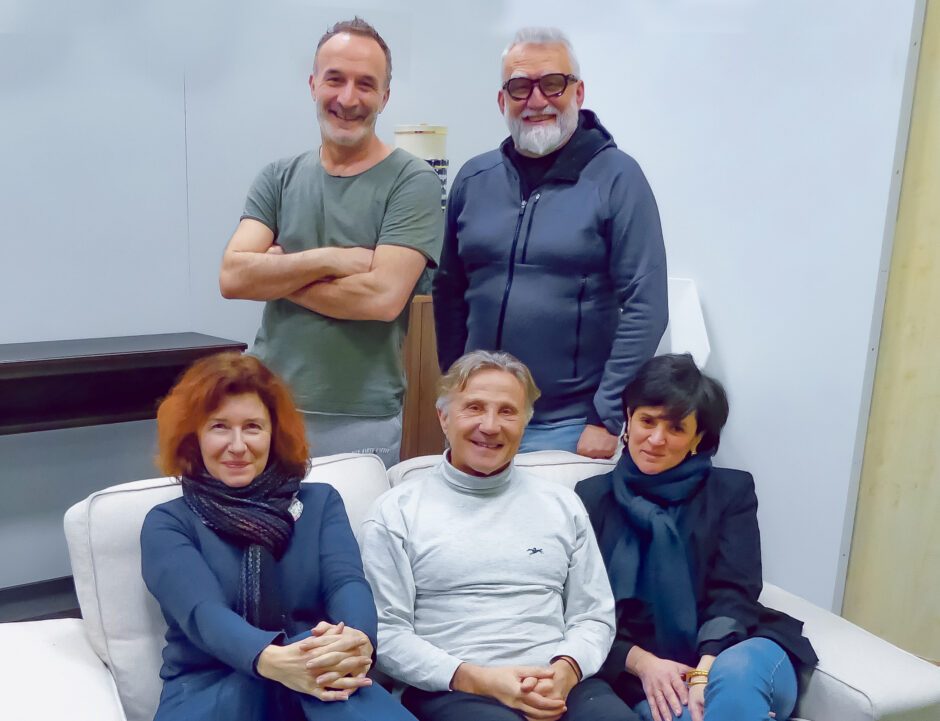 Gilbert Diaz, assis au centre, entouré de Carole Benhamou et Delphine Saroli, sous l’œil de Pascal Sellem et Olivier Martinez - Photo J-C.L. Gilbert Diaz, assis au centre, entouré de Carole Benhamou et Delphine Saroli, sous l’œil de Pascal Sellem et Olivier Martinez - Photo J-C.L.